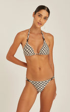 Load image into Gallery viewer, TRIANGLE DETAIL BIKINI TOP 48100320.48110379 SYMMETRY Lenny Niemeyer 25